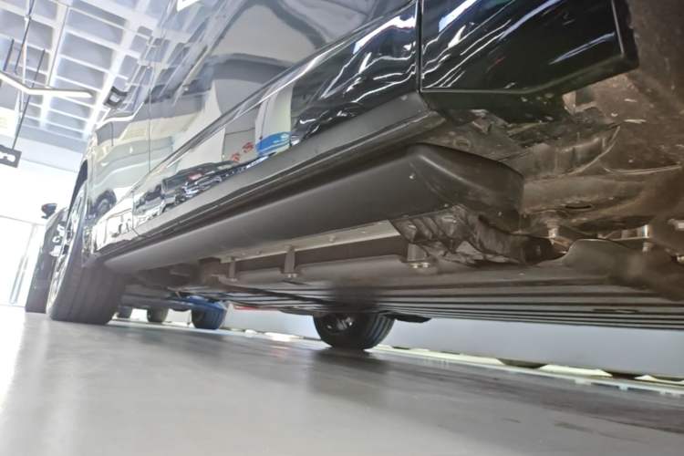 Used Lynk & Co 900 2025 2.0T Ultra Right Side Sill