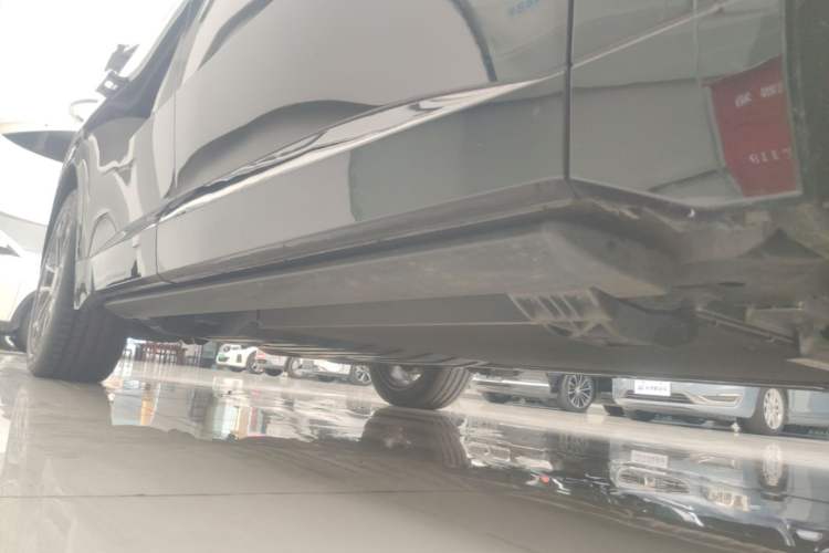 Used Lynk & Co 900 2025 2.0T Ultra Right Side Sill