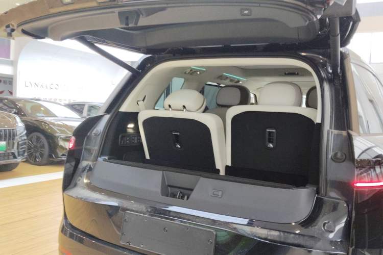 Used Lynk & Co 900 2025 2.0T Exploration Edition Trunk
