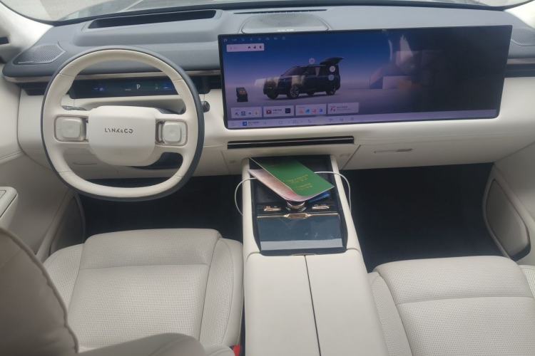 Used Lynk & Co 900 2025 2.0T Ultra Center Console