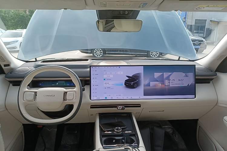 Used Lynk & Co 900 2025 2.0T Ultra Center Console