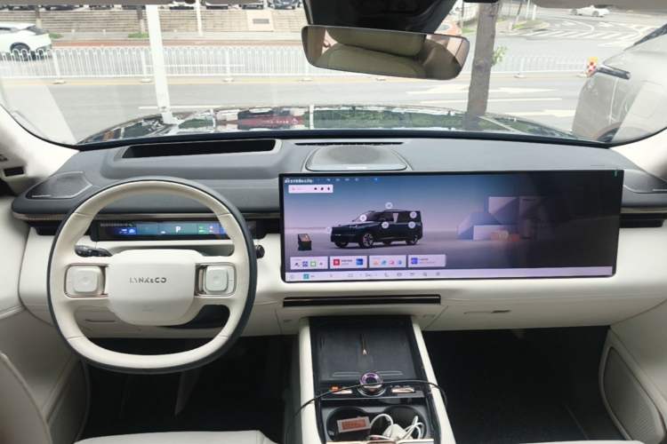 Used Lynk & Co 900 2025 2.0T Ultra Center Console