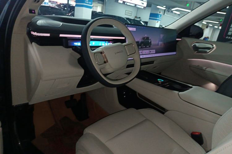 Used Lynk & Co 900 2025 2.0T Ultra Center Console