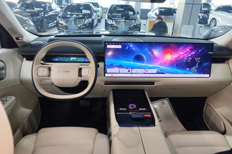 Used Lynk & Co 900 2025 2.0T Ultra Center Console