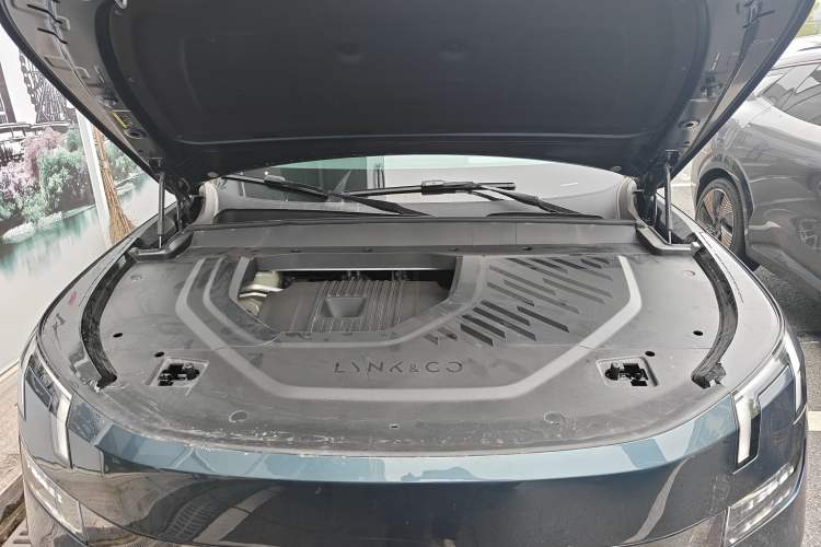 Used Lynk & Co 900 2025 2.0T Ultra Engine Bay