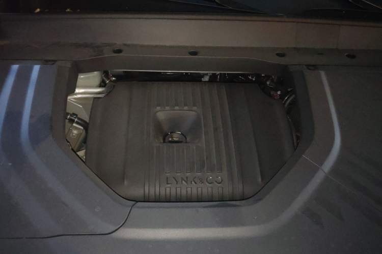 Used Lynk & Co 900 2025 2.0T Ultra Engine Bay