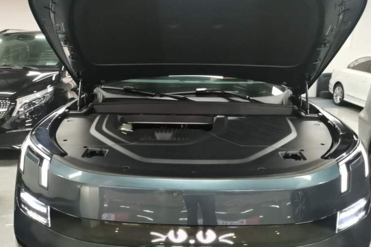 Used Lynk & Co 900 2025 2.0T Ultra Engine Bay