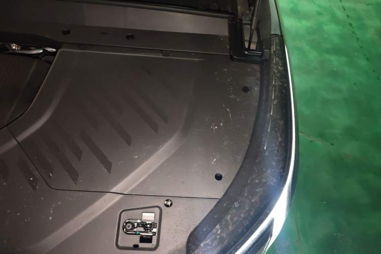 Used Lynk & Co 900 2025 1.5T Ultra Engine Bay Left