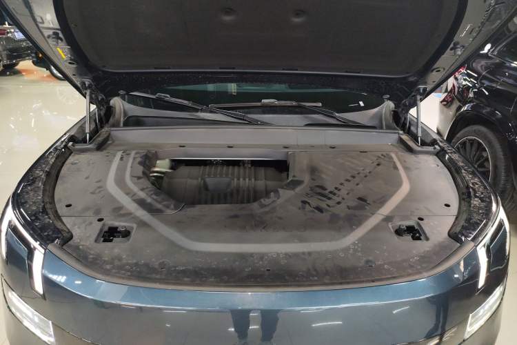 Used Lynk & Co 900 2025 2.0T Ultra Engine Bay