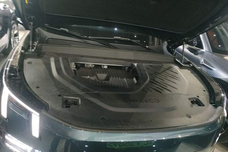 Used Lynk & Co 900 2025 2.0T Exploration Edition Engine Bay