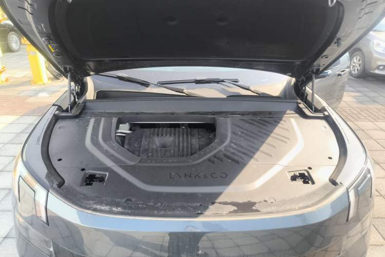 Used Lynk & Co 900 2025 2.0T Ultra Engine Bay