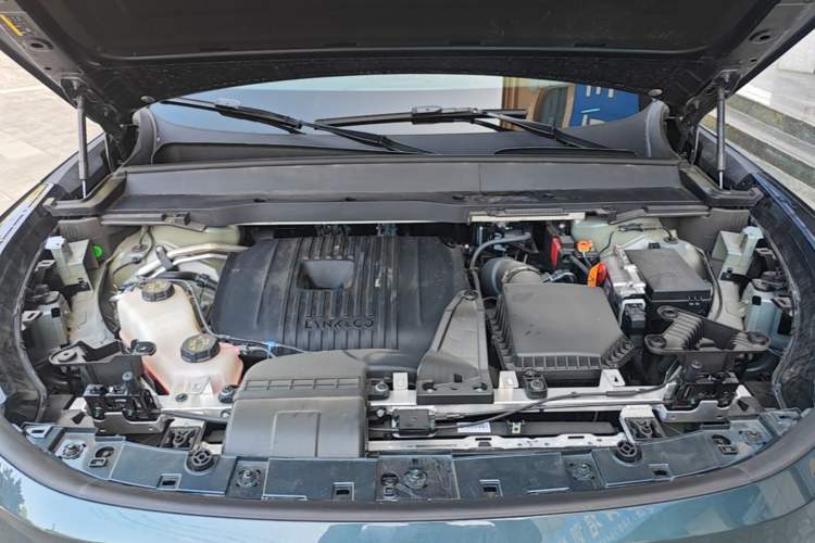 Used Lynk & Co 900 2025 2.0T Ultra Engine Bay