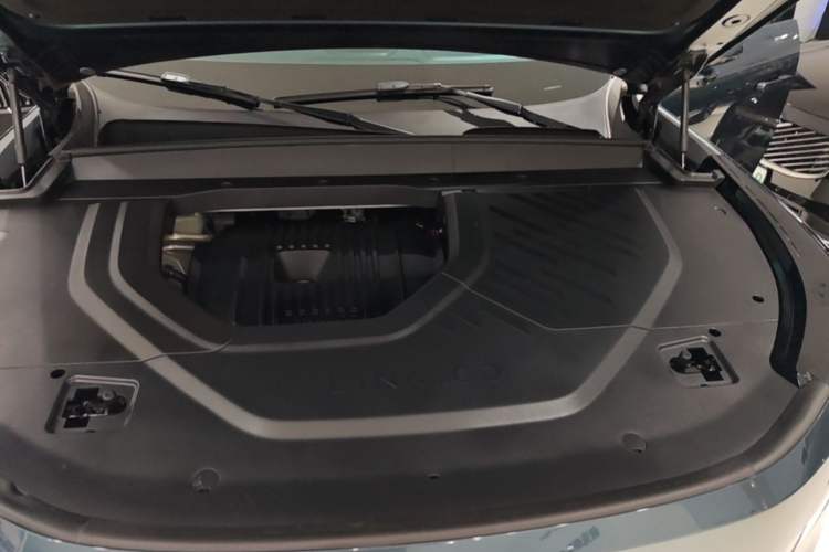 Used Lynk & Co 900 2025 2.0T Ultra Engine Bay