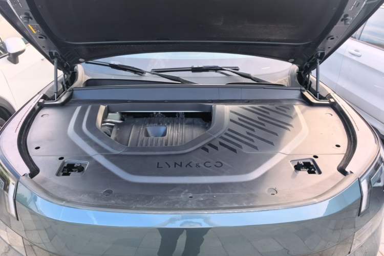 Used Lynk & Co 900 2025 2.0T Ultra Engine Bay