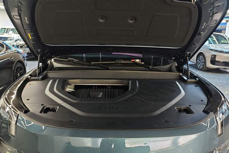 Used Lynk & Co 900 2025 2.0T Ultra Engine Bay