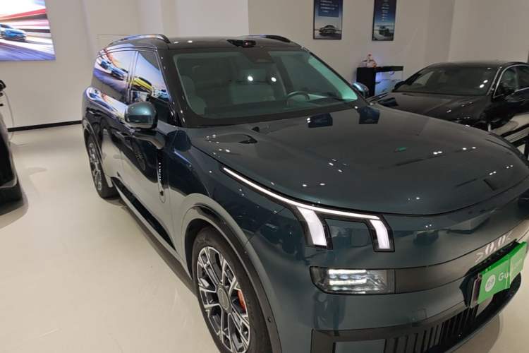 Used Lynk & Co 900 2025 2.0T Ultra Exterior 1