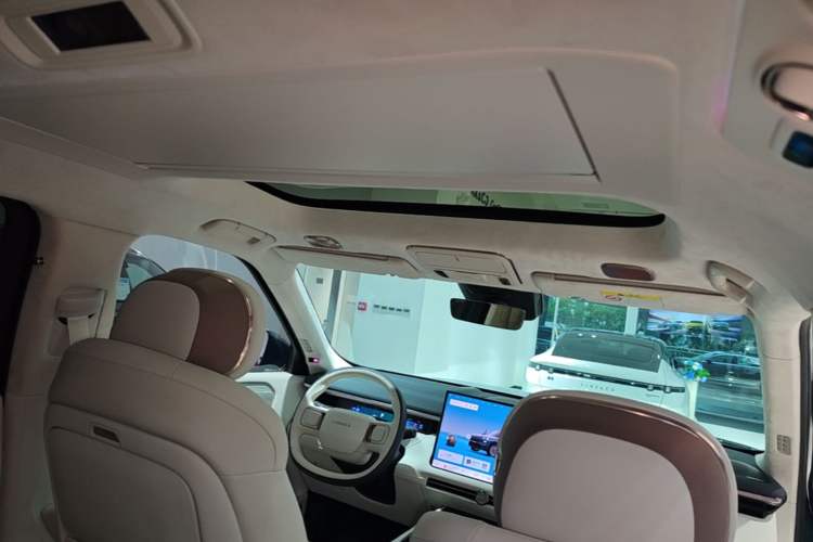 Used Lynk & Co 900 2025 2.0T Ultra Headliner