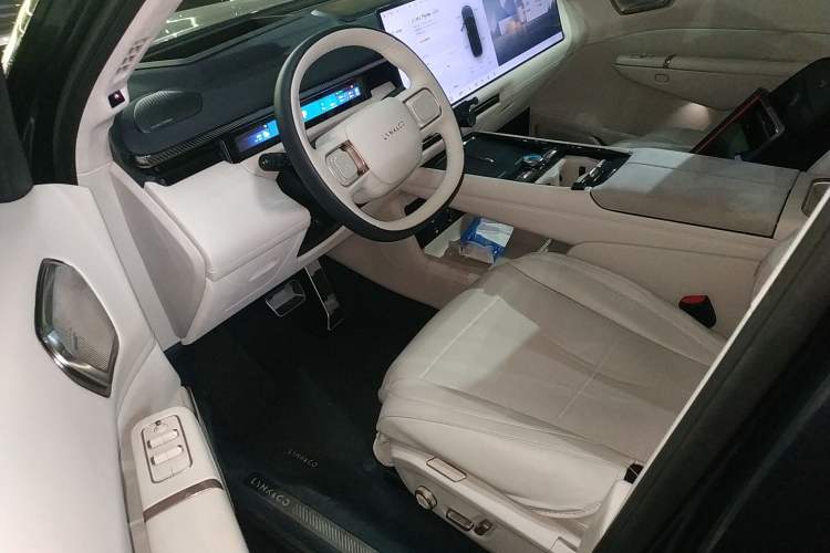 Used Lynk & Co 900 2025 2.0T Exploration Edition Interior 3