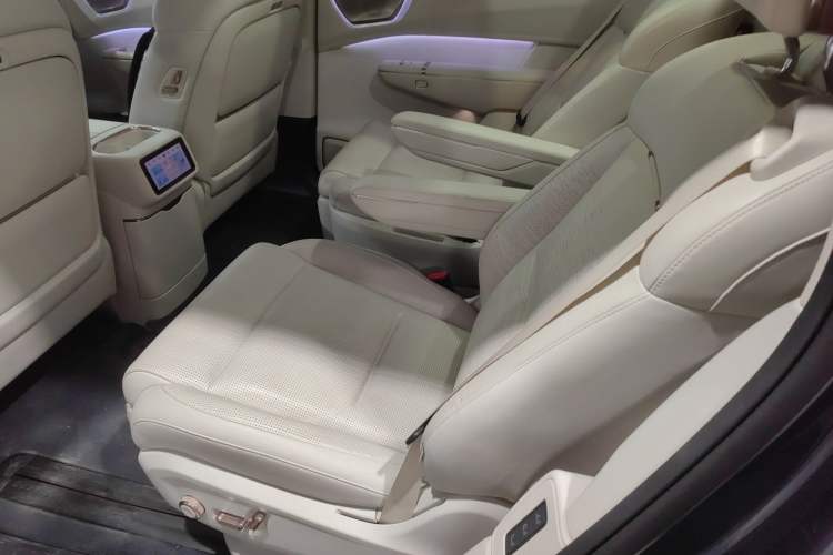Used Lynk & Co 900 2025 2.0T Ultra Interior 4