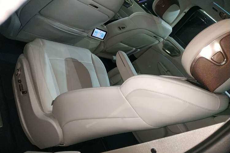 Used Lynk & Co 900 2025 2.0T Exploration Edition Interior 4