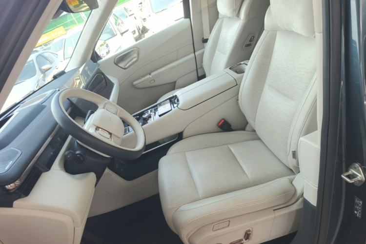 Used Lynk & Co 900 2025 2.0T Ultra Left Front Seat