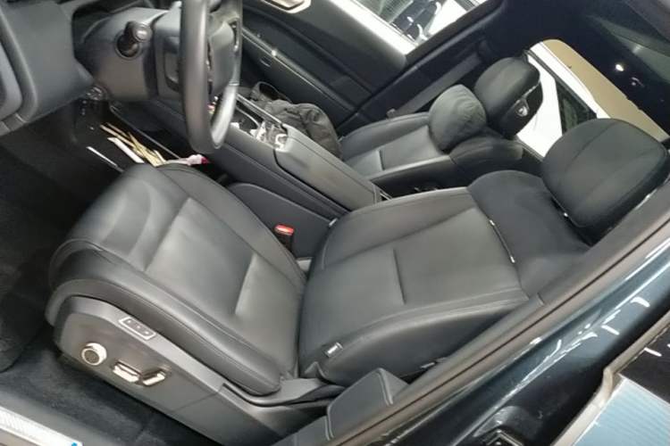 Used Lynk & Co 900 2025 2.0T Ultra Left Front Seat