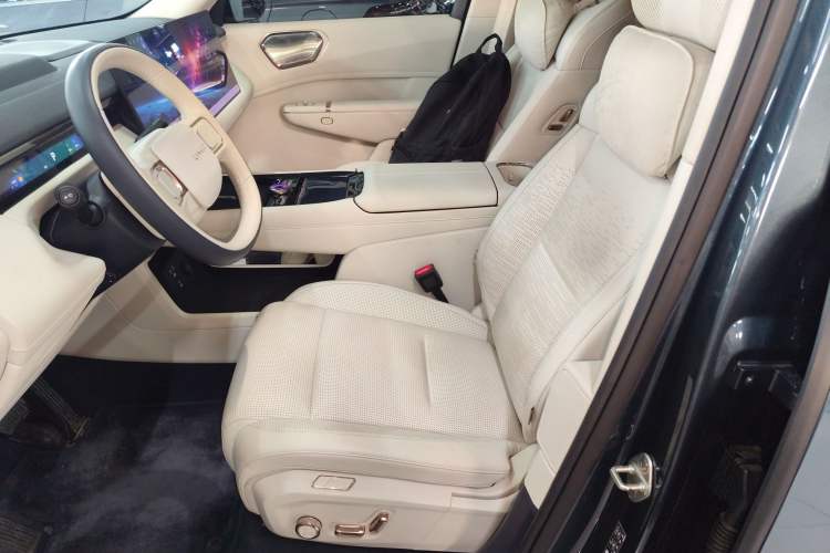 Used Lynk & Co 900 2025 2.0T Ultra Left Front Seat
