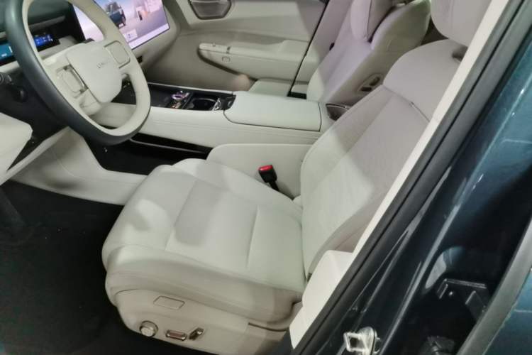 Used Lynk & Co 900 2025 2.0T Ultra Left Front Seat