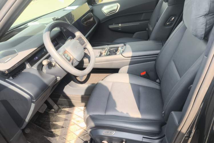 Used Lynk & Co 900 2025 2.0T Ultra Left Front Seat