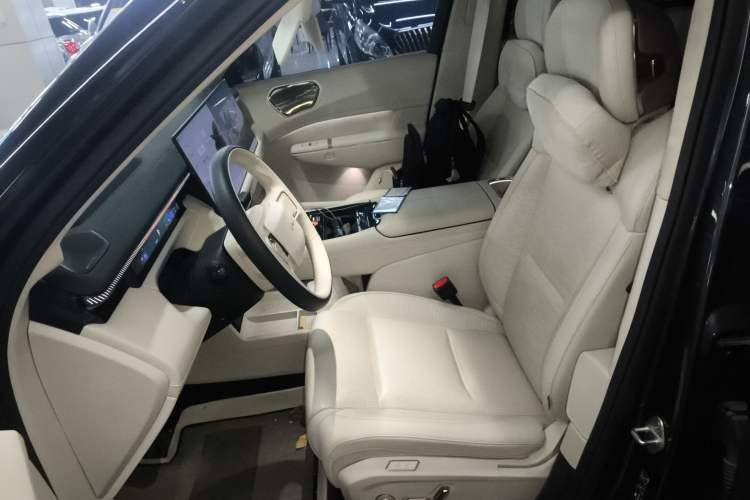 Used Lynk & Co 900 2025 2.0T Ultra Left Front Seat