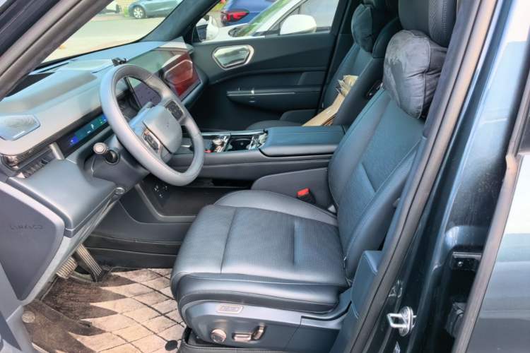 Used Lynk & Co 900 2025 2.0T Ultra Left Front Seat