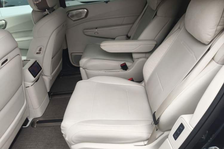 Used Lynk & Co 900 2025 2.0T Ultra Left Rear Seat