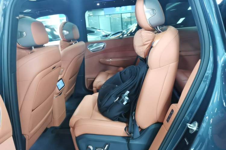 Used Lynk & Co 900 2025 2.0T Ultra Left Rear Seat
