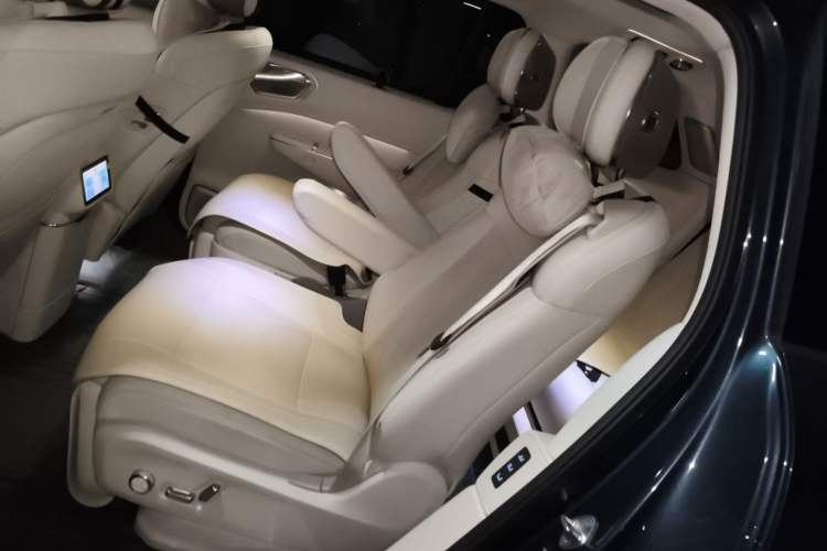 Used Lynk & Co 900 2025 2.0T Ultra Left Rear Seat