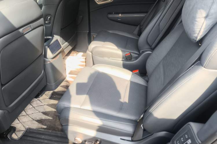 Used Lynk & Co 900 2025 2.0T Ultra Left Rear Seat
