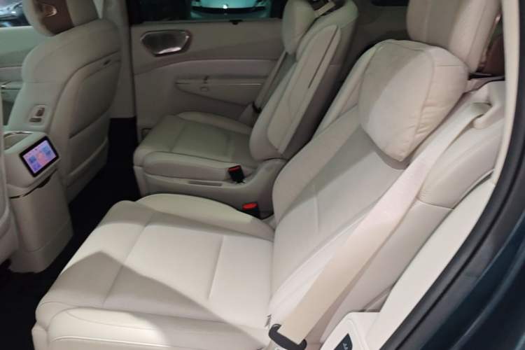 Used Lynk & Co 900 2025 2.0T Ultra Left Rear Seat