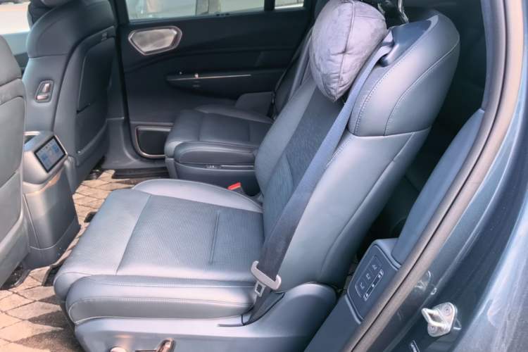 Used Lynk & Co 900 2025 2.0T Ultra Left Rear Seat