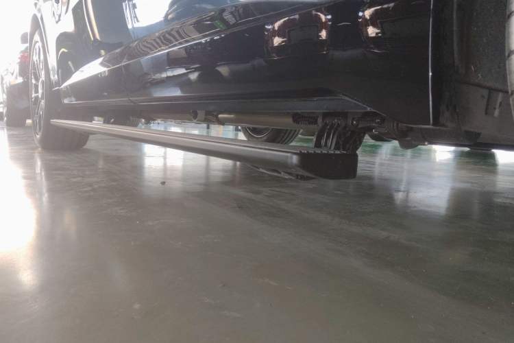 Used Lynk & Co 900 2025 2.0T Ultra Left Side Sill