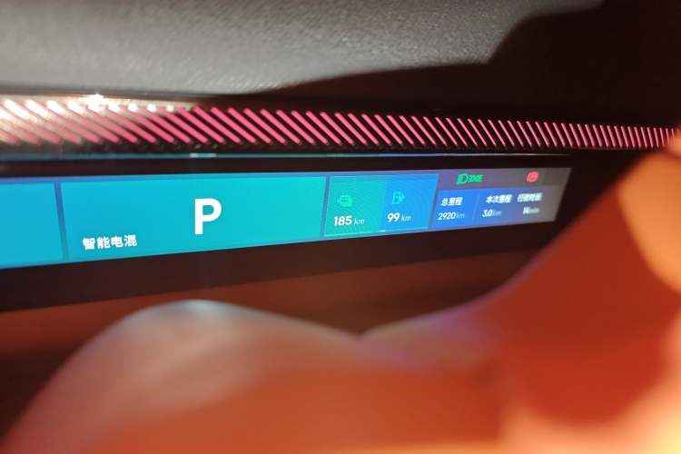 Used Lynk & Co 900 2025 1.5T Ultra Odometer Close Up
