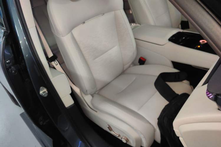 Used Lynk & Co 900 2025 2.0T Ultra Right Front Seat