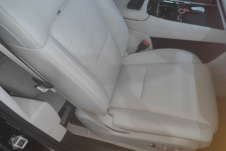 Used Lynk & Co 900 2025 2.0T Ultra Right Front Seat