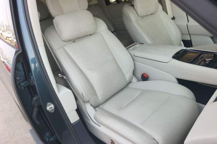 Used Lynk & Co 900 2025 2.0T Ultra Right Front Seat