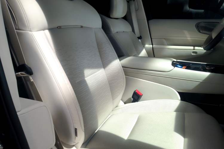 Used Lynk & Co 900 2025 2.0T Ultra Right Front Seat
