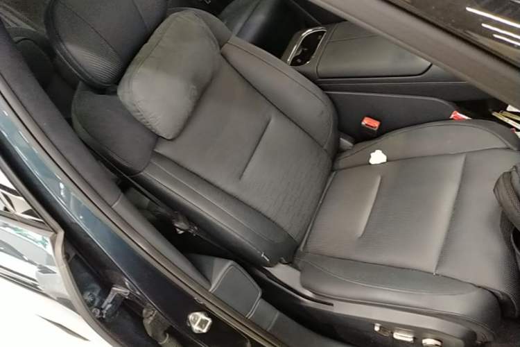 Used Lynk & Co 900 2025 2.0T Ultra Right Front Seat