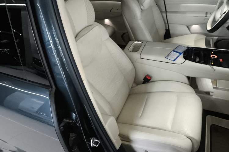 Used Lynk & Co 900 2025 2.0T Ultra Right Front Seat
