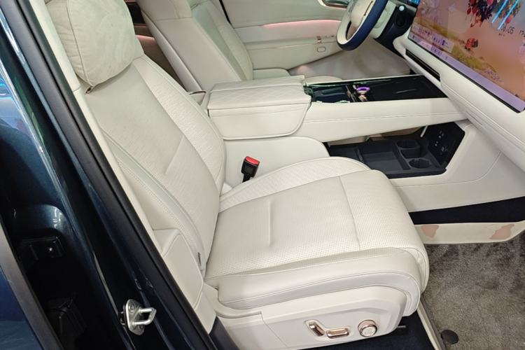 Used Lynk & Co 900 2025 2.0T Ultra Right Front Seat