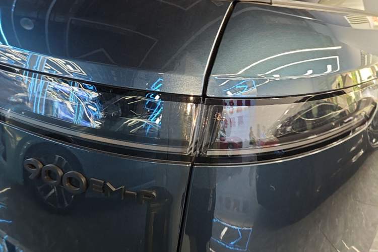 Used Lynk & Co 900 2025 2.0T Ultra Right Rear Taillight
