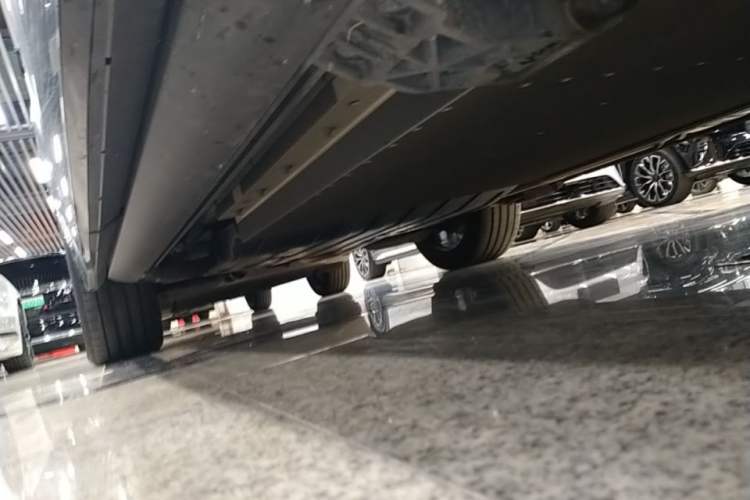 Used Lynk & Co 900 2025 2.0T Ultra Right Side Sill