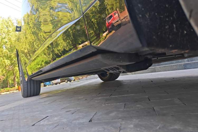 Used Lynk & Co 900 2025 2.0T Ultra Right Side Sill