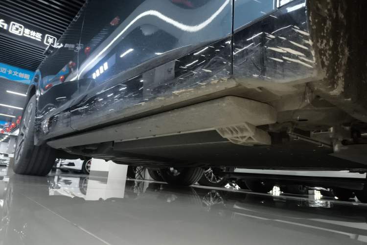 Used Lynk & Co 900 2025 2.0T Ultra Right Side Sill